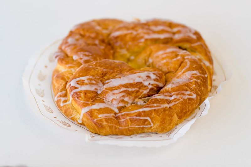 Sinking Your Teeth Into The Legendary Apple Pie