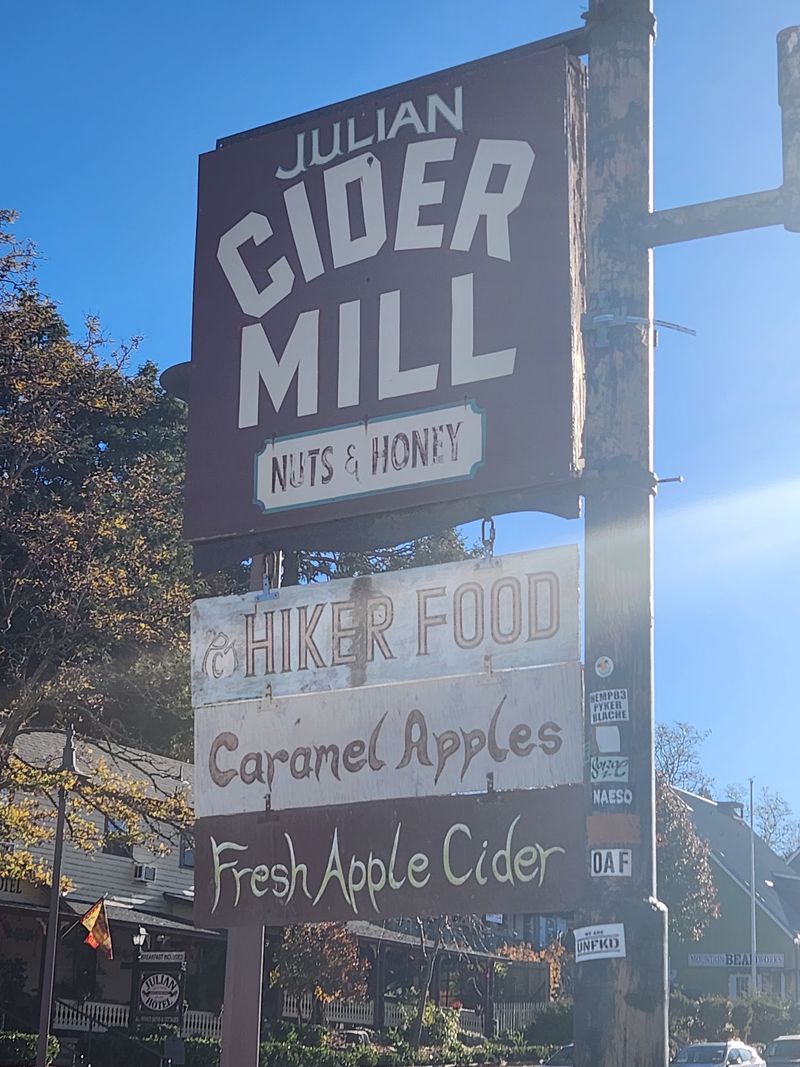 Sip The Sweetness Of Fresh-Pressed Apple Cider Sip The Sweetness Of Fresh-Pressed Apple Cider