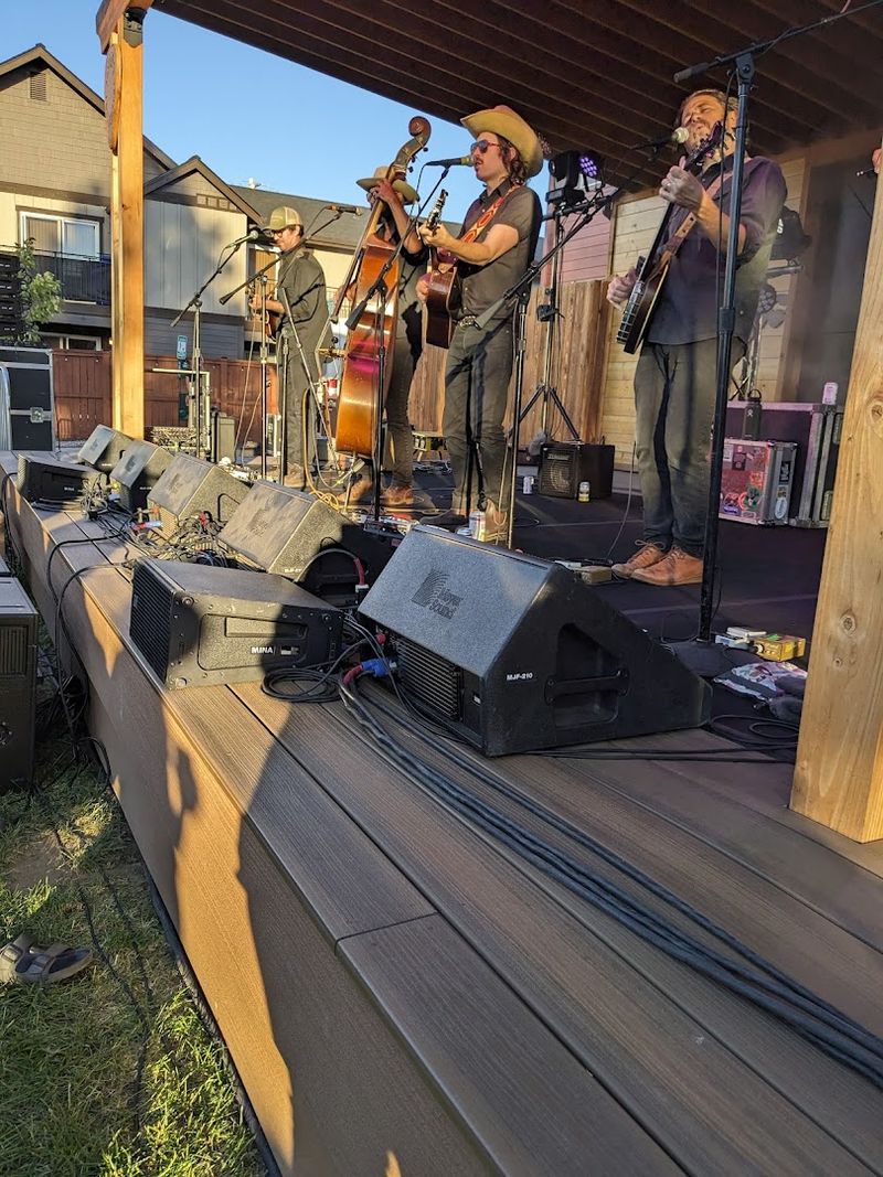 Sisters Folk Festival And The Town's Artsy Soul