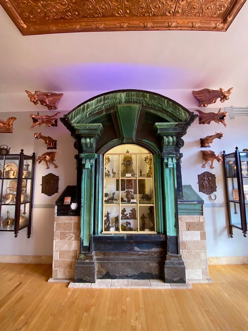 Six Galleries, Each One A Different World