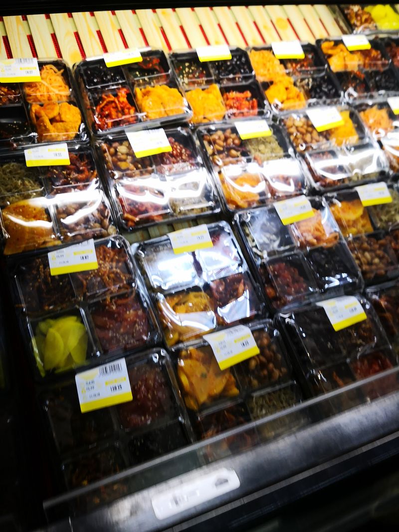 Sizzling Bowls And Crispy Chicken Make The Food Court Hard To Skip