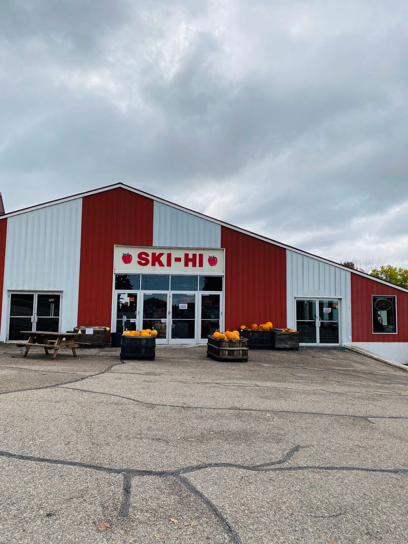 Ski-Hi Fruit Farm Ski-Hi Fruit Farm