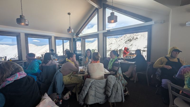 6th Alley Bar & Grill