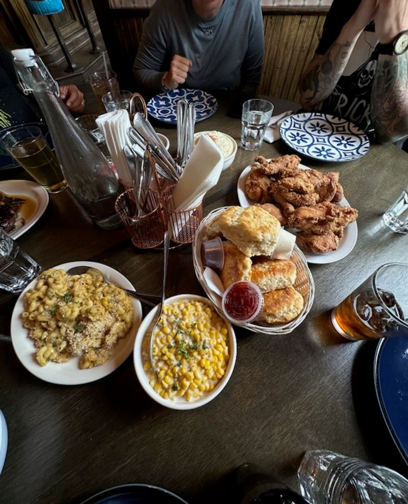 Family-Style Service That Turns Strangers Into Tablemates