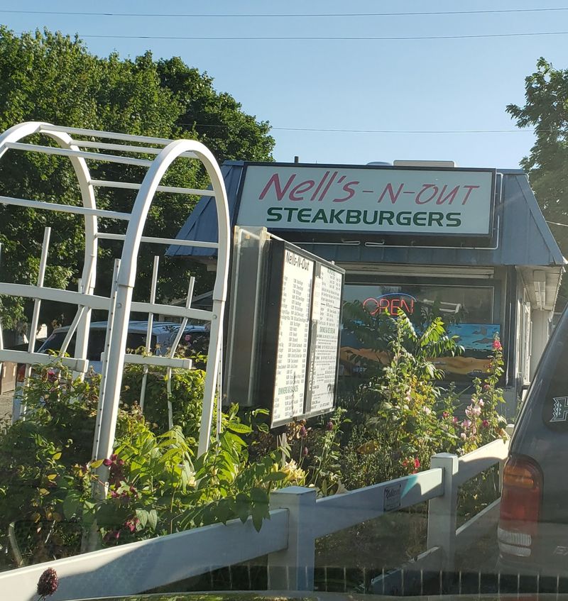 Nell’s-N-Out