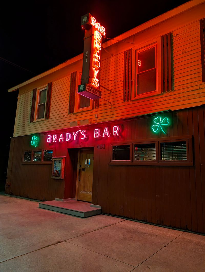 Brady's Bar – Traverse City