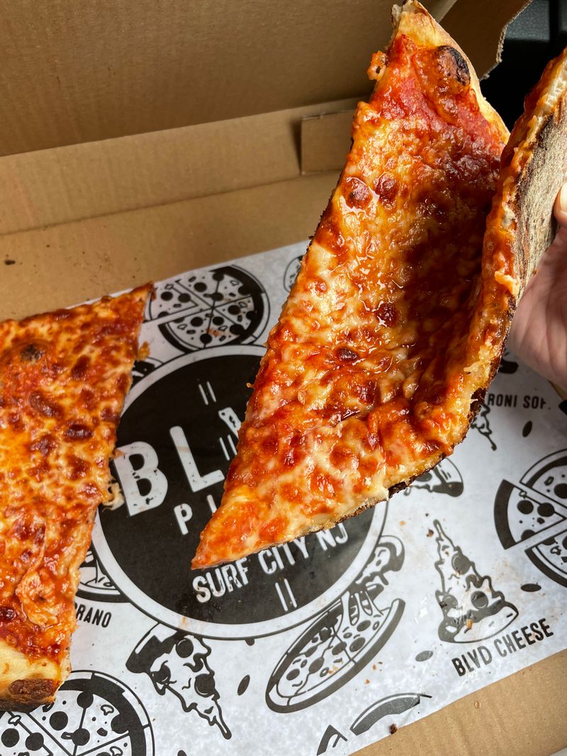 BLVD Pizza, Surf City