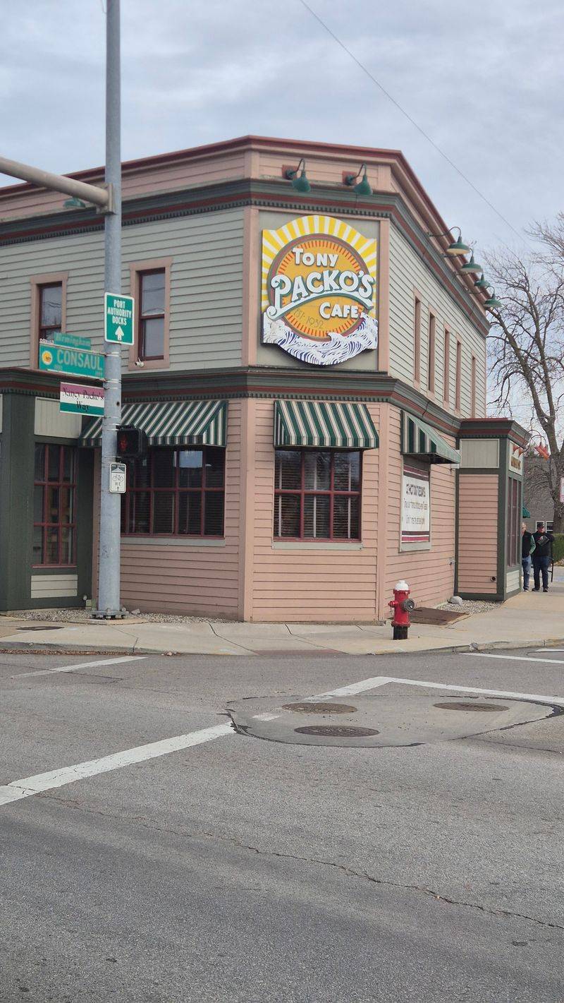 Tony Packo's — Toledo, Ohio