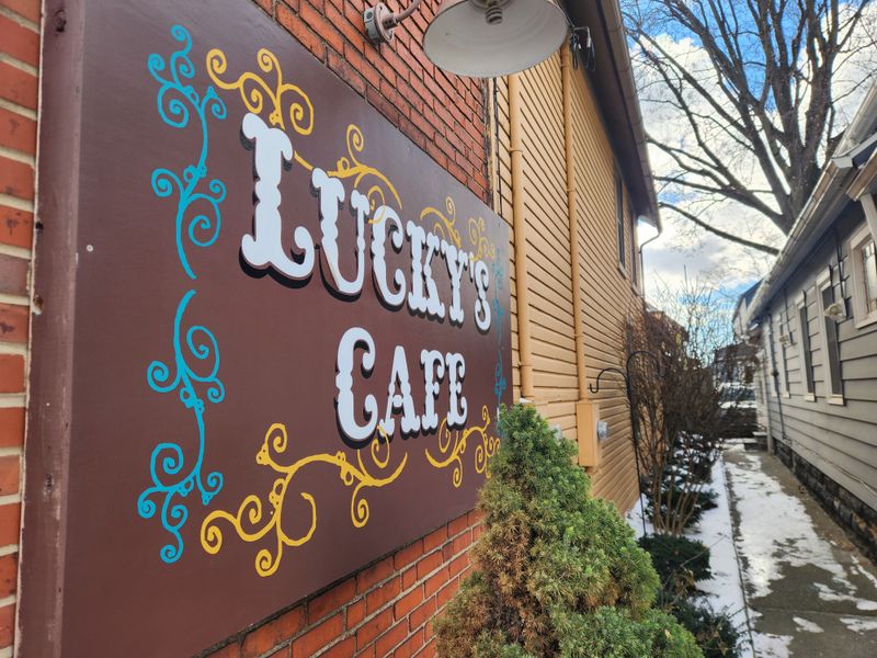Lucky's Cafe (Tremont)