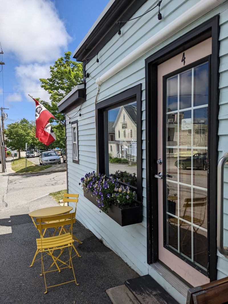 Small Room, Big Welcome, And A Few Tables Outside