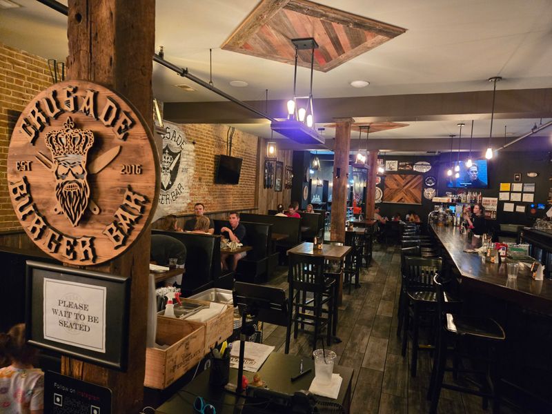 Crusade Burger Bar – Yorkville (209 S Bridge St, Yorkville, IL 60560)
