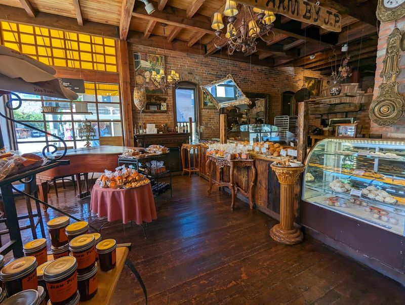 Jean Pierre Bakery Cafe 