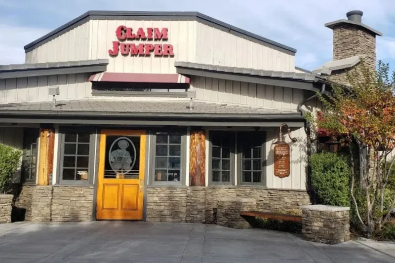 Claim Jumper Steakhouse & Bar: Quantity Over Quality