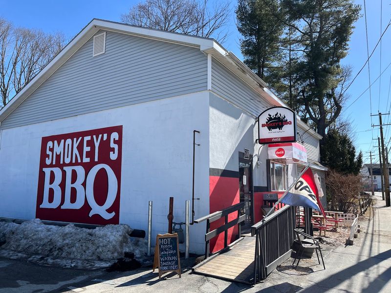Smokey's BBQ, Brewer