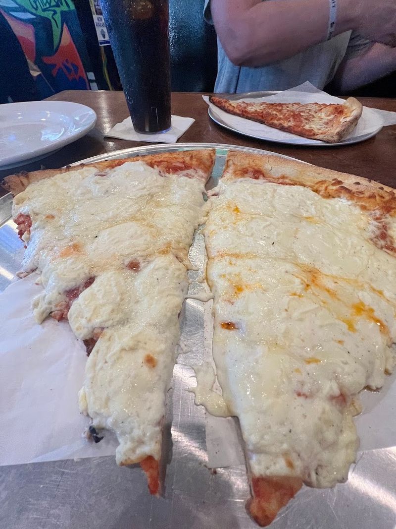 Big New York Slices With Comfortable Seating