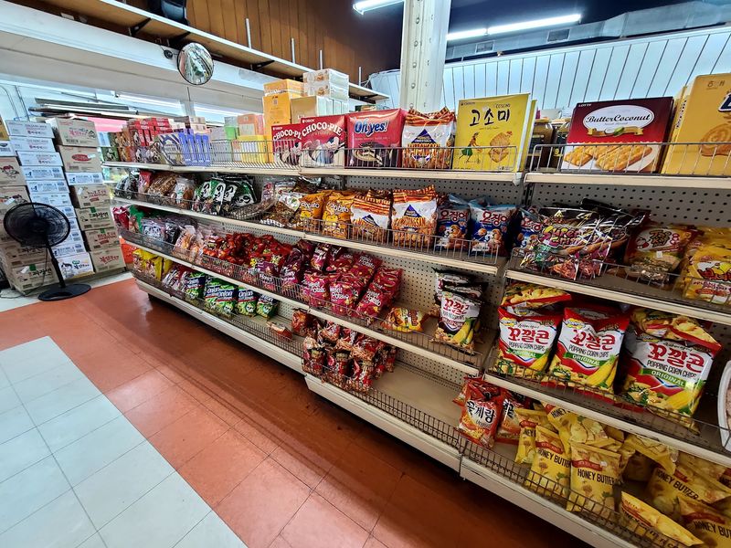 Snack Shelves That Could Start A Ramyun Obsession