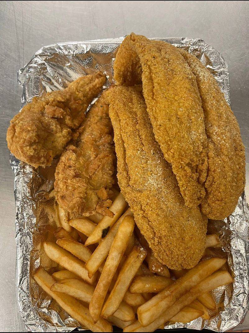 Captains Fish & Chicken – Cedar Rapids