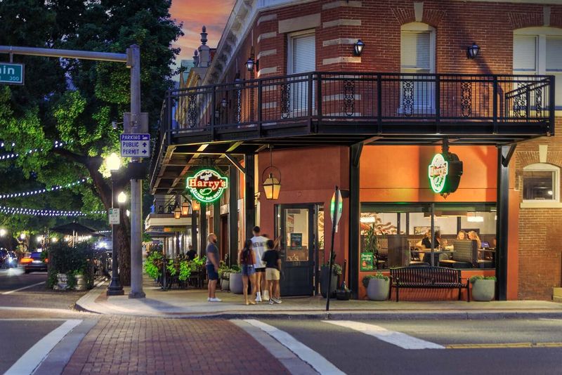 Harry's Seafood Bar and Grille: Lakeland's Cajun Connection