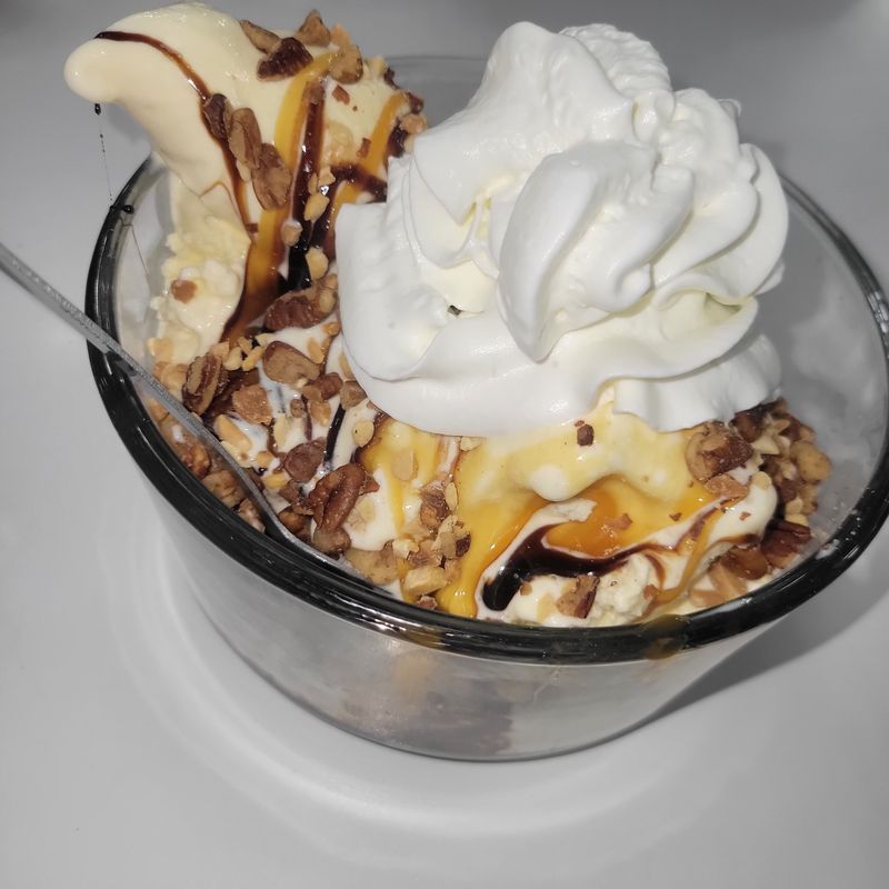 Brownie Sundaes Worth Sharing