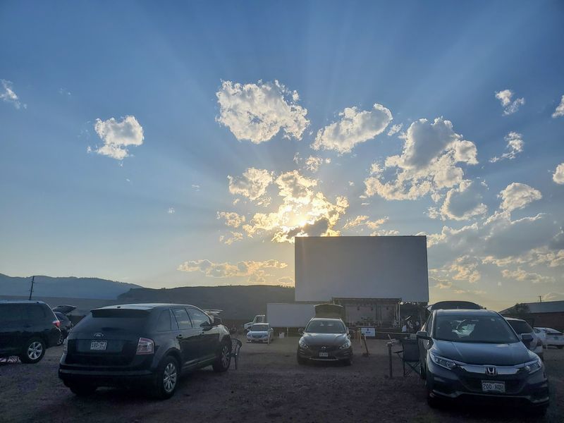 Solo Visitors Get An Easy Evening With Local Character