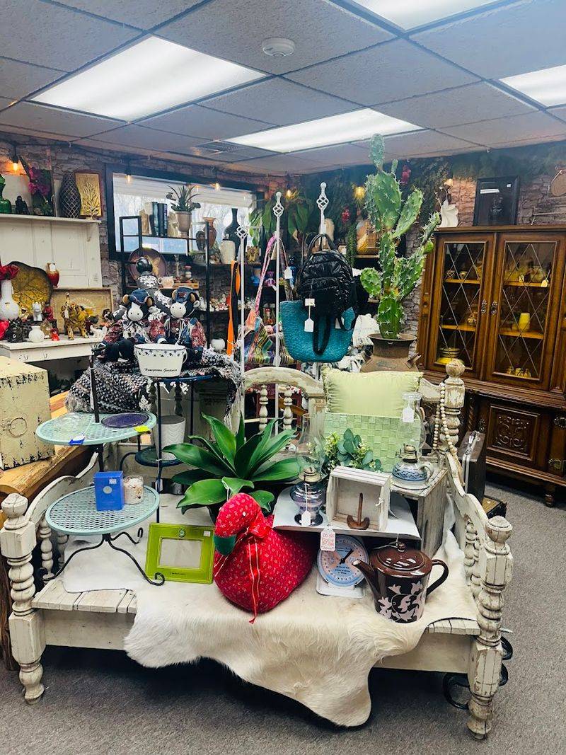 Hwy 102 Flea Market, Rogers