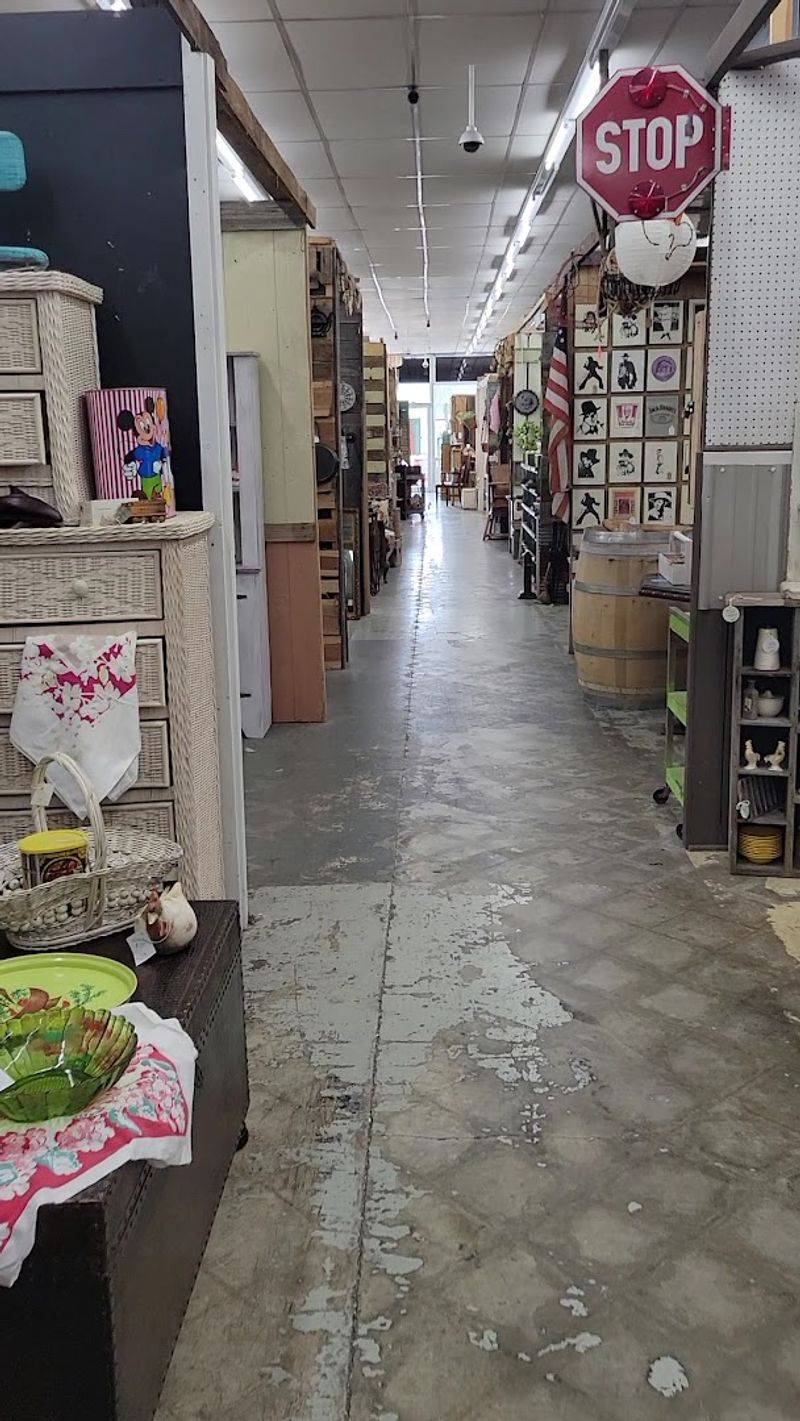 Somewhere In Time Antique Mall