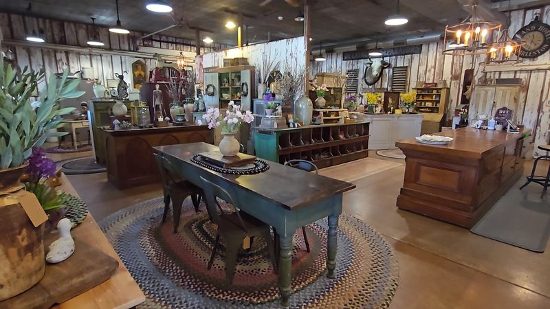 Songbird Lane Antiques, Cambridge