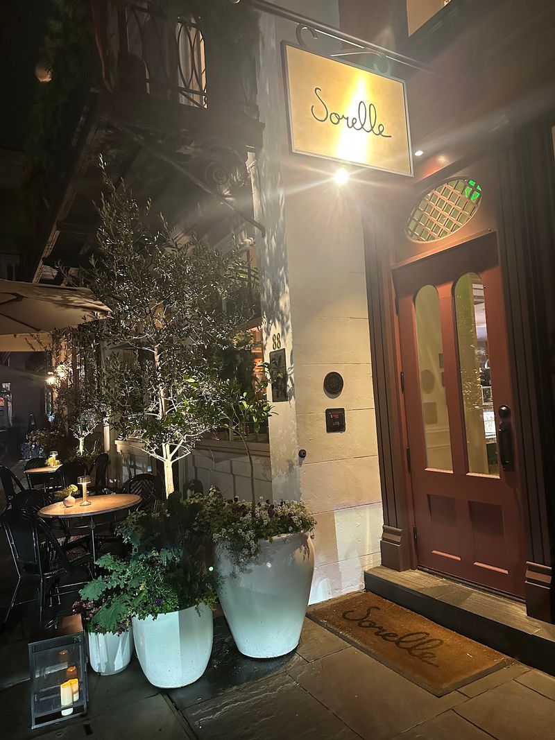 Sorelle, Charleston