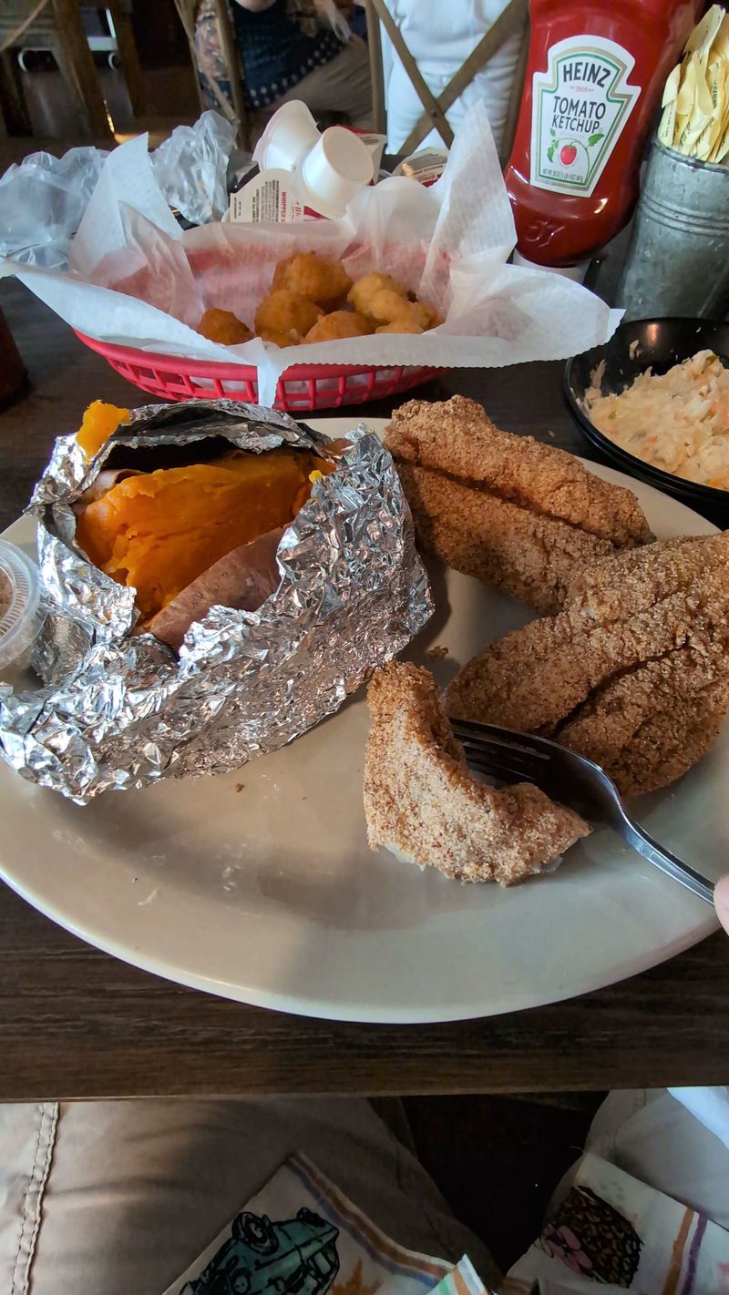 Hagy's Catfish Hotel 