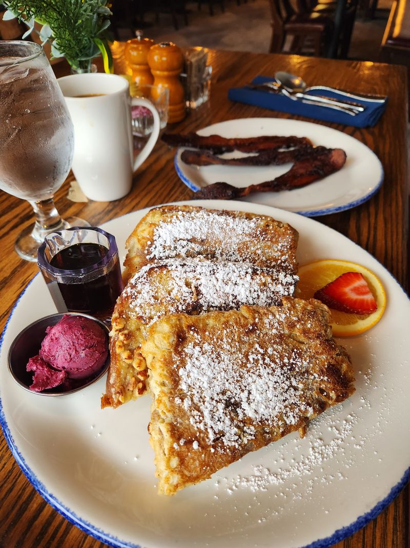 The Wayfarer Restaurant & Lounge