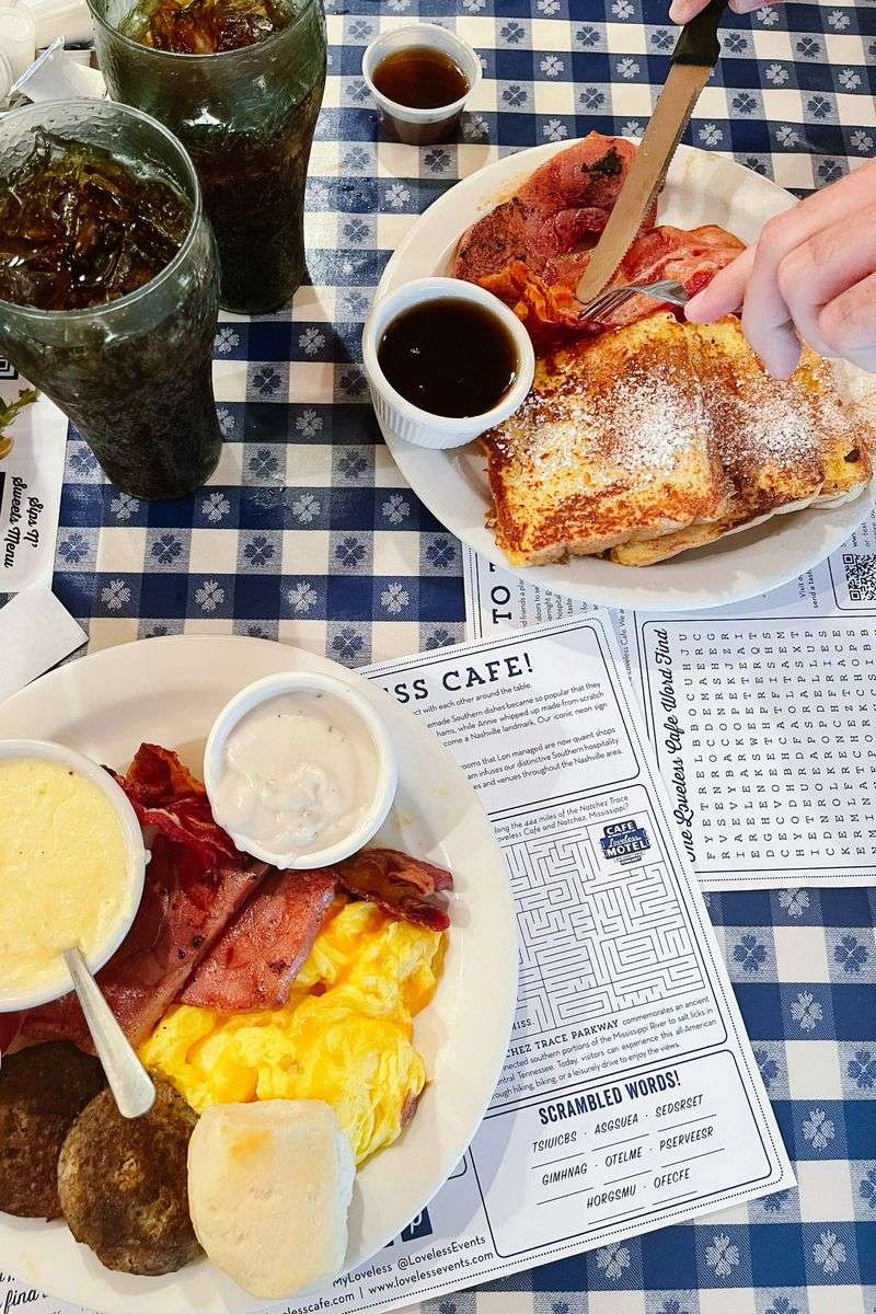 Tennessee: Loveless Cafe