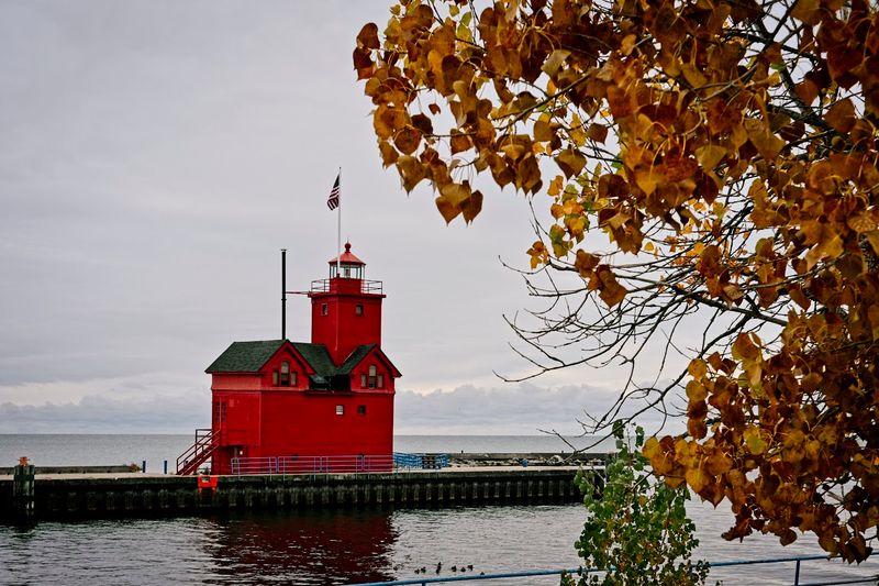 Holland Harbor Lighthouse, Holland
