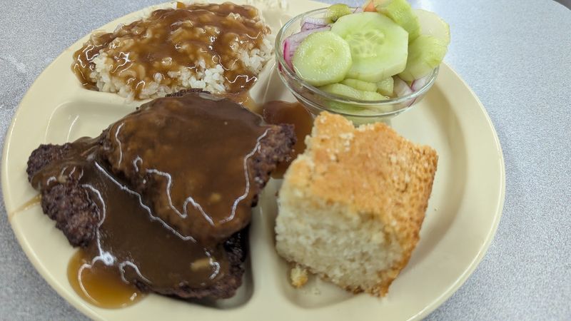 Southern Lunch Plates Keep Regulars Returning Southern Lunch Plates Keep Regulars Returning