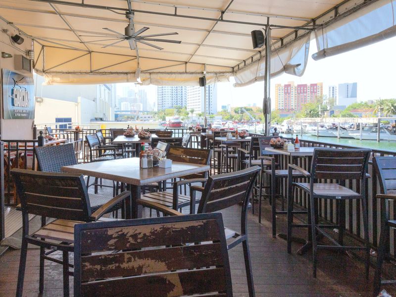 Garcia's Seafood Grille & Fish Market — Miami River