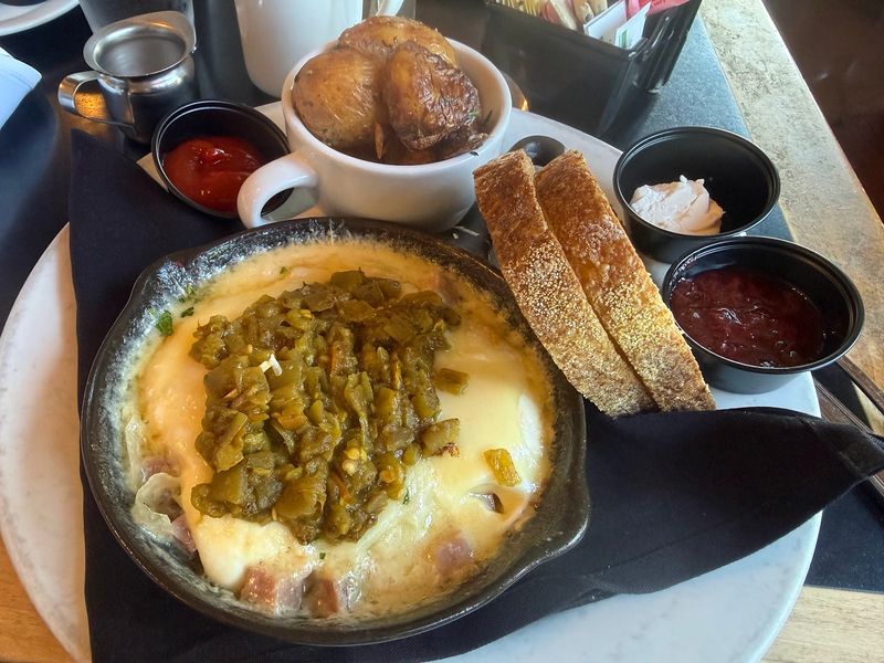 Southwestern Plates With a Desert Accent