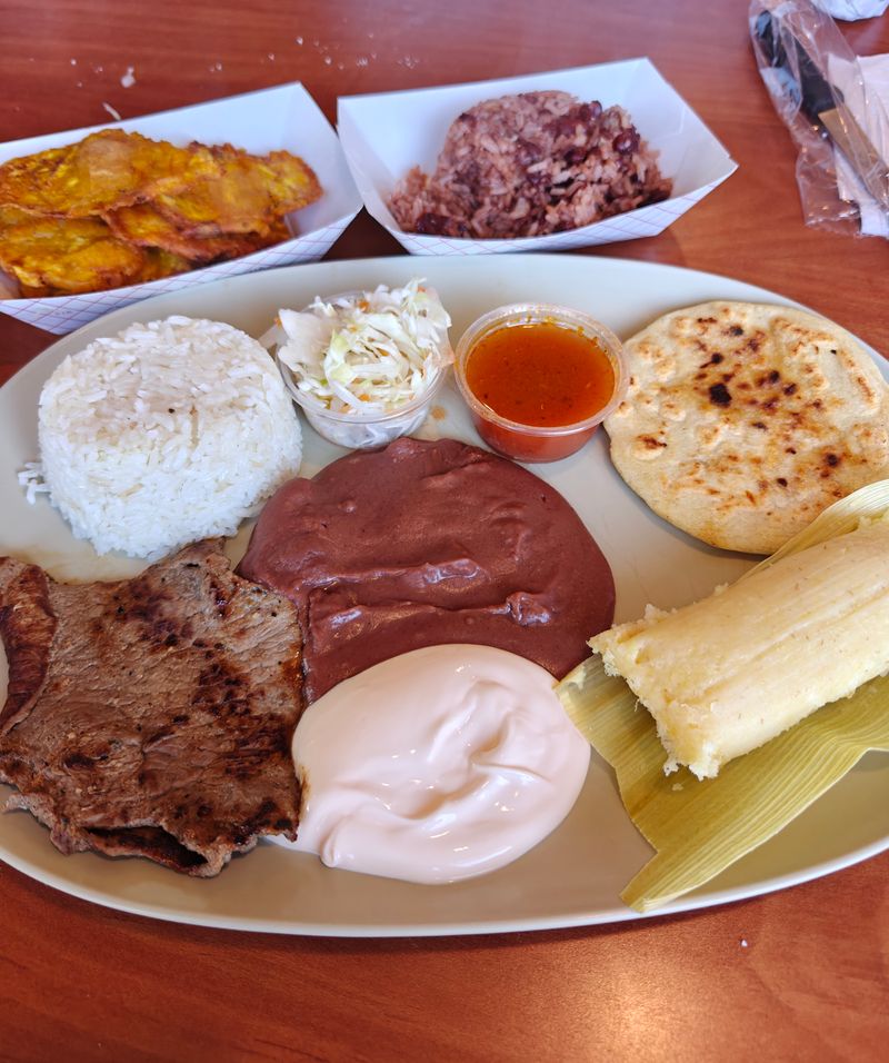 Pupusería y Cafetería Centroamericana – Tampa