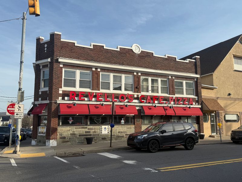Revello's Pizza