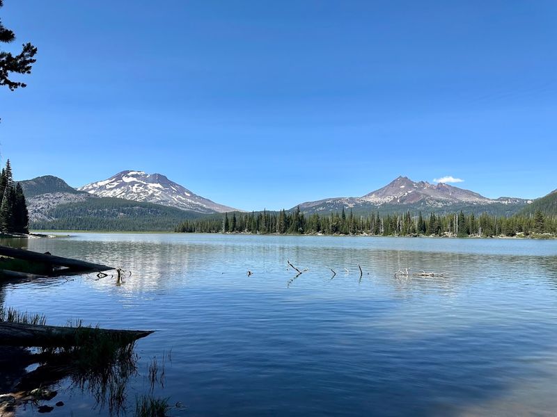 Sparks Lake Day Use Area Sparks Lake Day Use Area