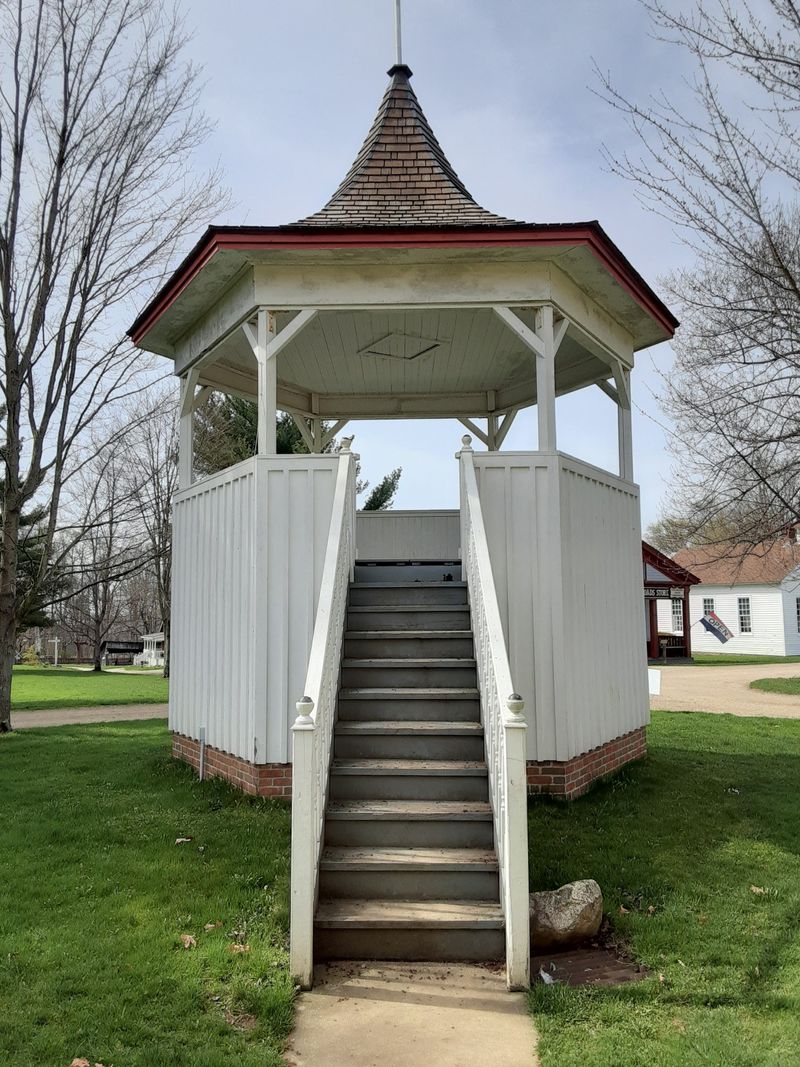 Walking Distance to Burton Town Center