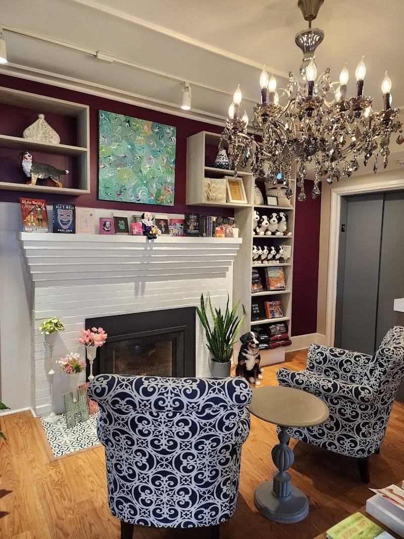 Cozy Nooks And Fireplace Seating