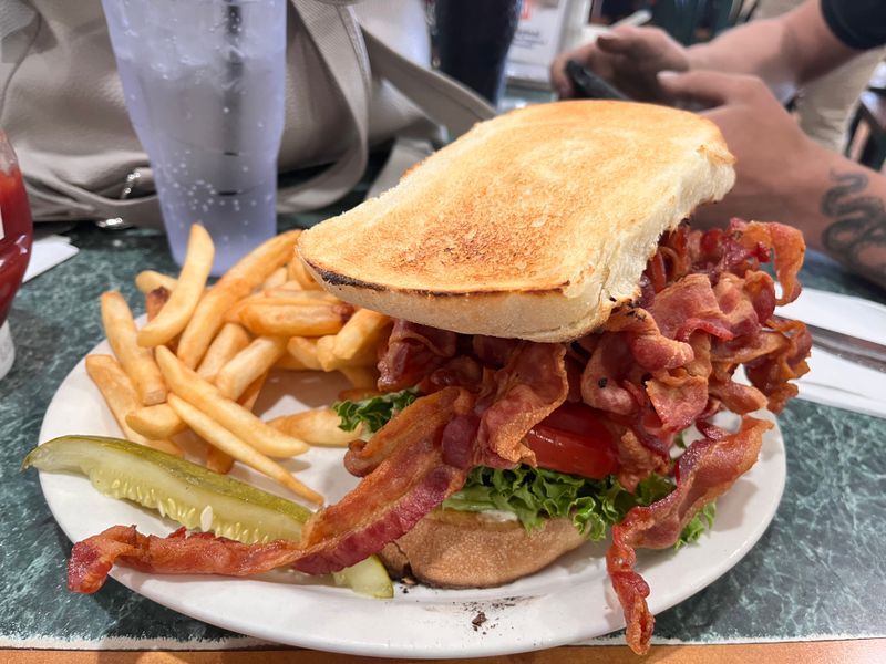 Target The 1-Pound BLT Like A Pro