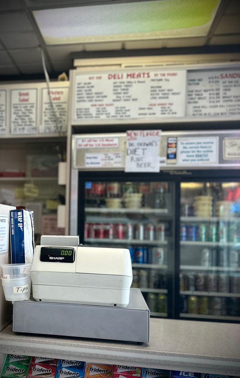 Pay cash readiness and tip the counter