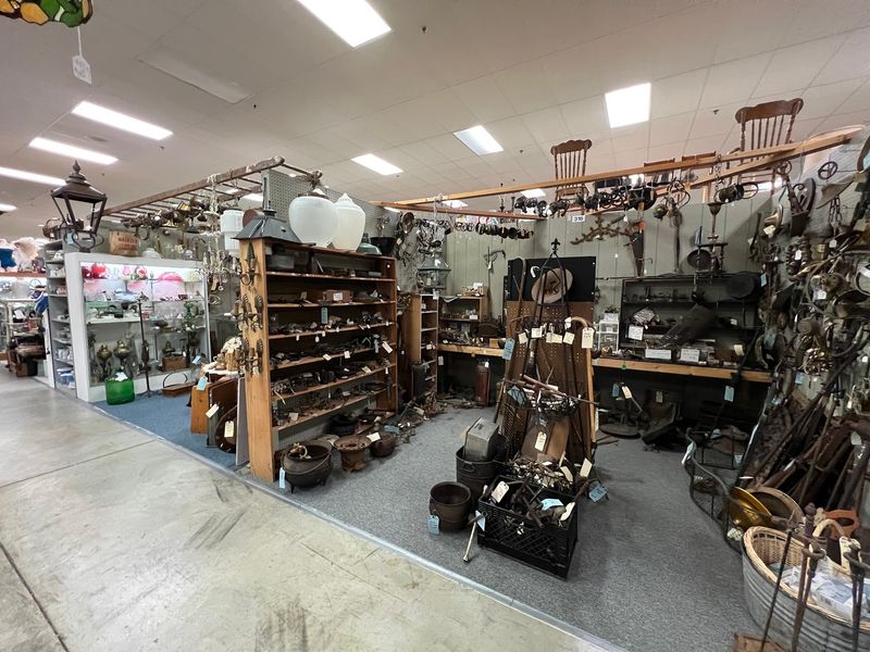 Springfield Antique Center, Springfield