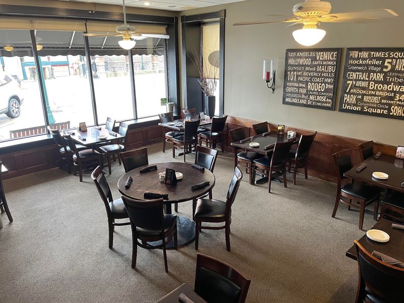 Nat's on Maple, Sycamore