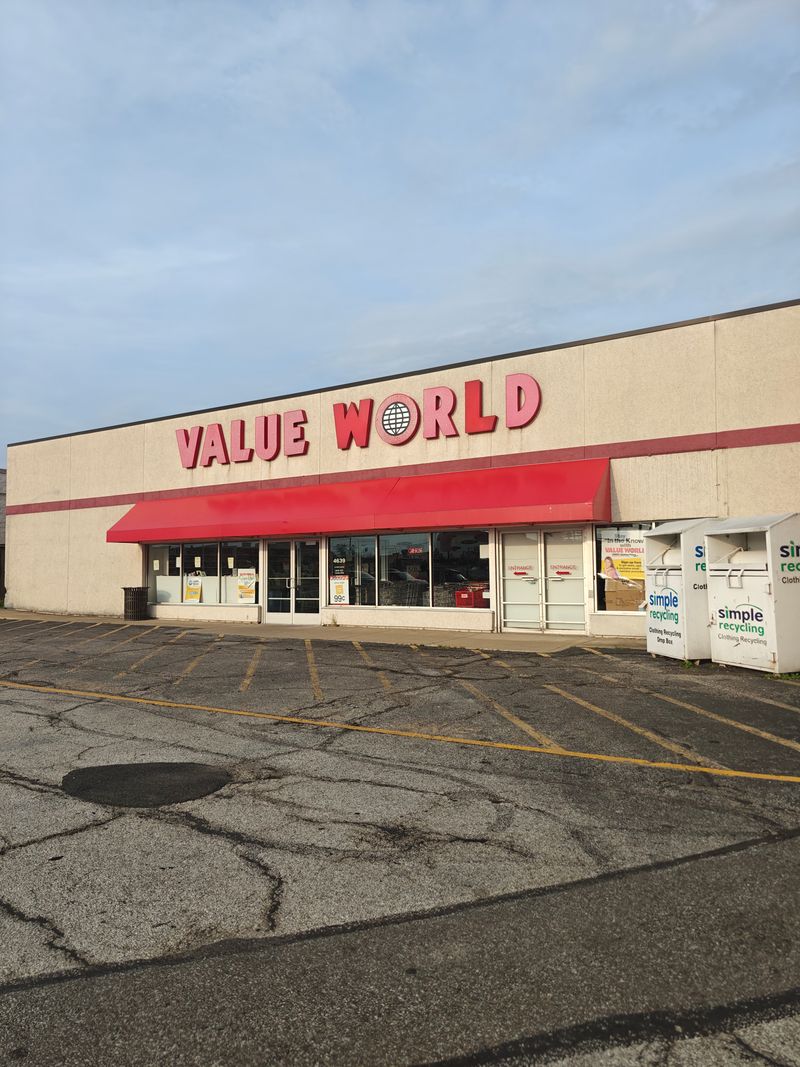 Value World, Northfield Road, North Randall
