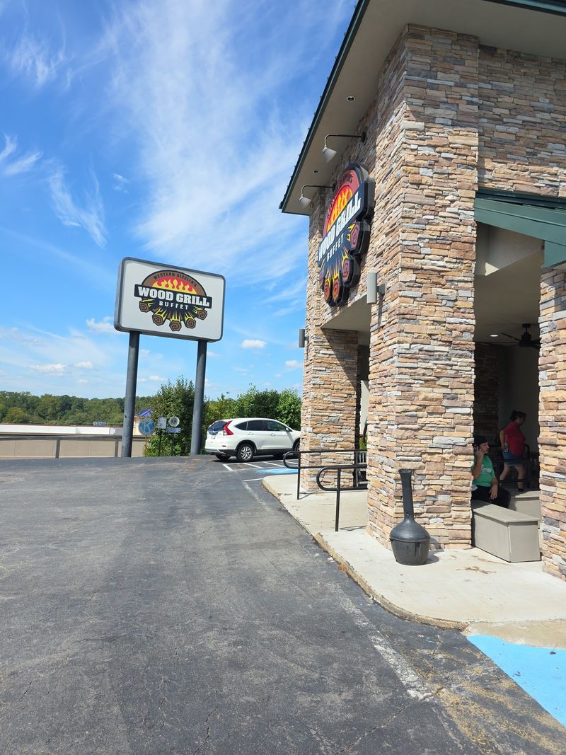 Location Right Off I-30 Makes It Road Trip Gold