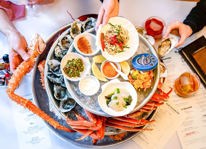 A Space That Feels Both Lively and Welcoming