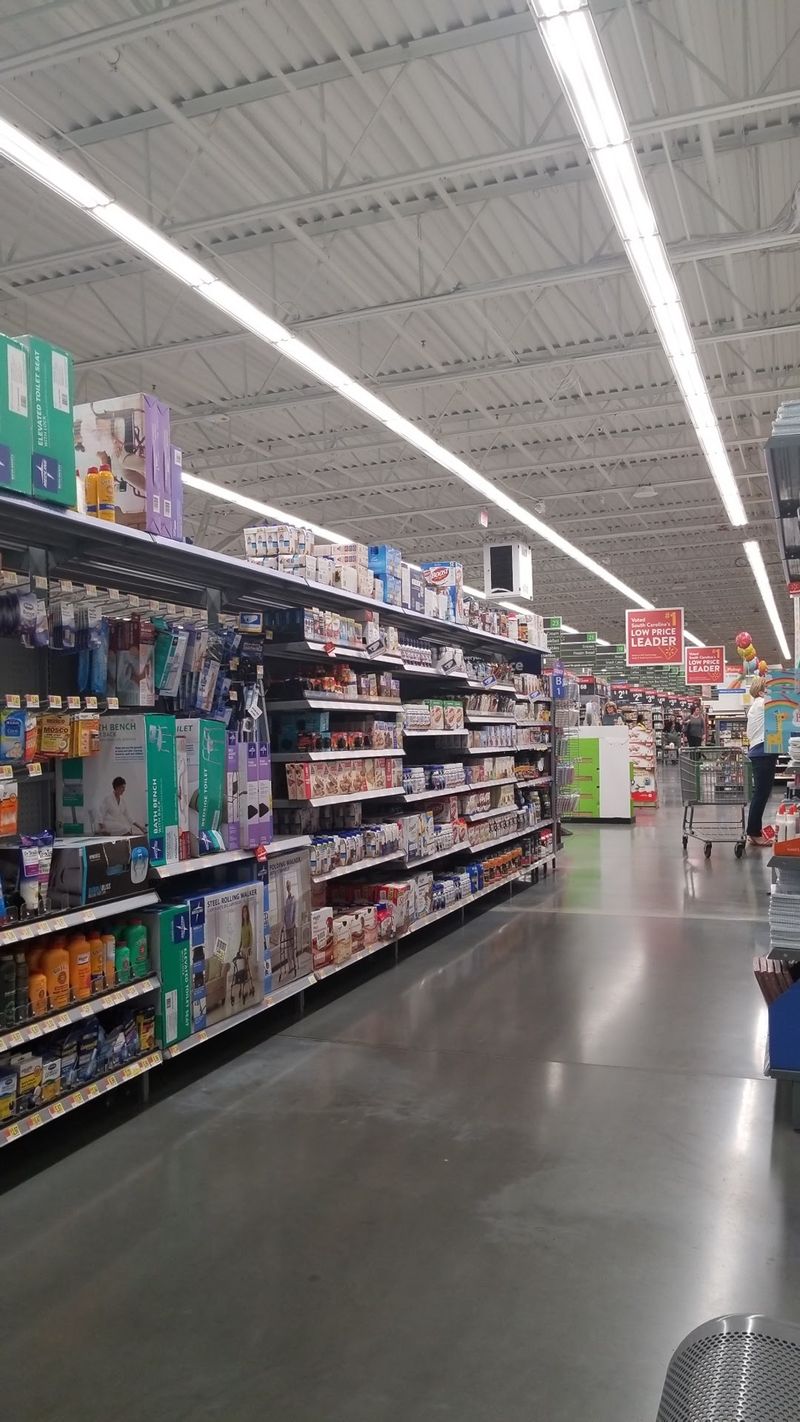 Staff Who Treat Customers Like Neighbors Staff Who Treat Customers Like Neighbors