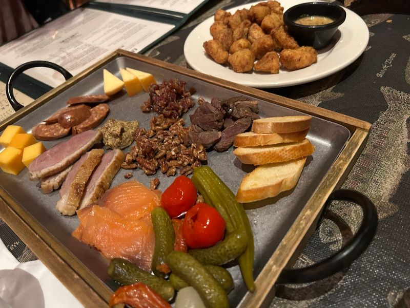 Standout Appetizers Worth Ordering Before The Ribeye Standout Appetizers Worth Ordering Before The Ribeye