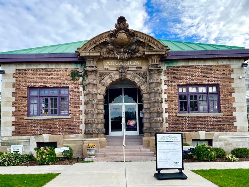 An Architectural Underwater Oasis